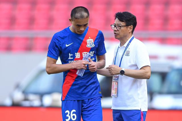 博鱼电竞官网-吴金贵连续2场神奇换人抢4分 23岁新星替补造3球