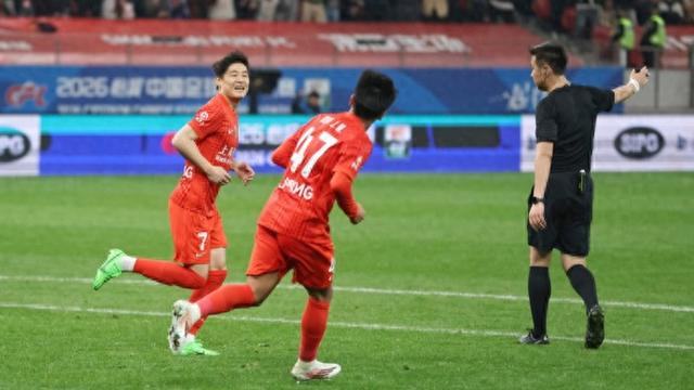 博鱼电竞-302天蛰伏,8分钟绽放!武磊满血归来,海港有救了!|上海海港|青岛西海岸|康复|球队|训练_新浪体育_新浪新闻